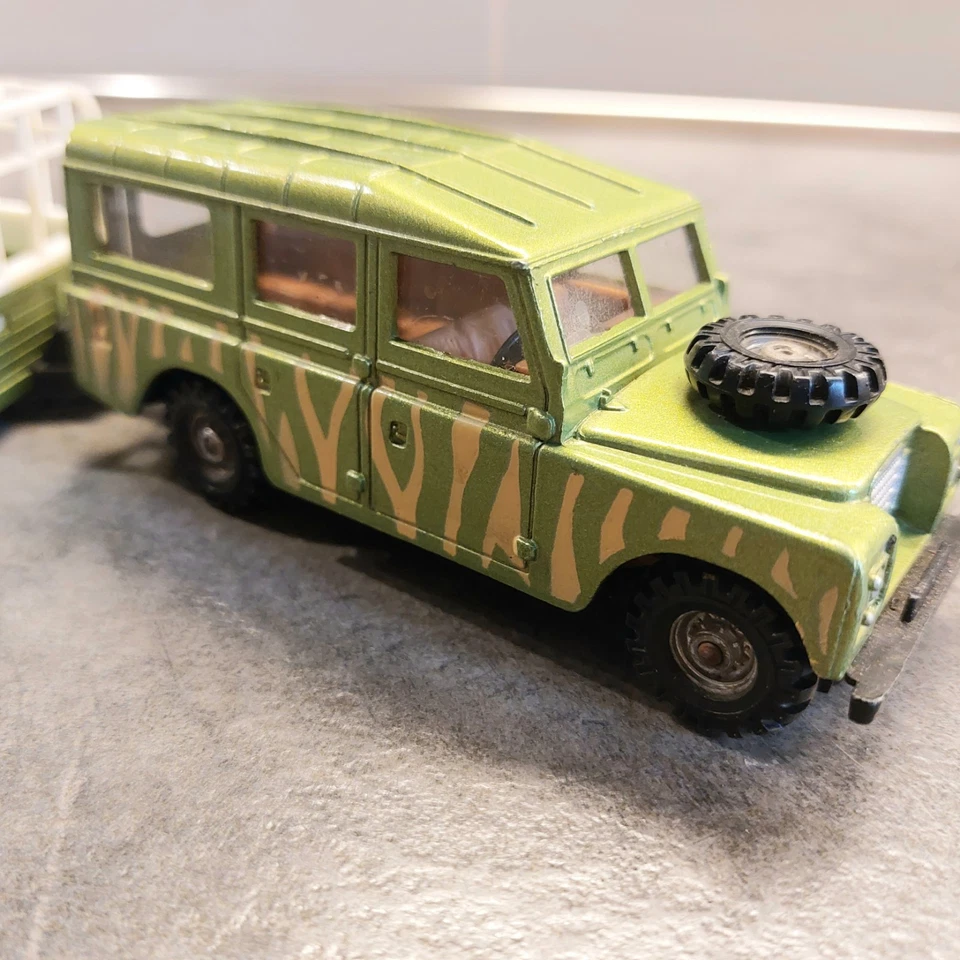 Corgi Gift Set 36 - Tarzan Land Rover 109 + Carrello + Gommone e carrello NO BOX - Immagine 4 di 4