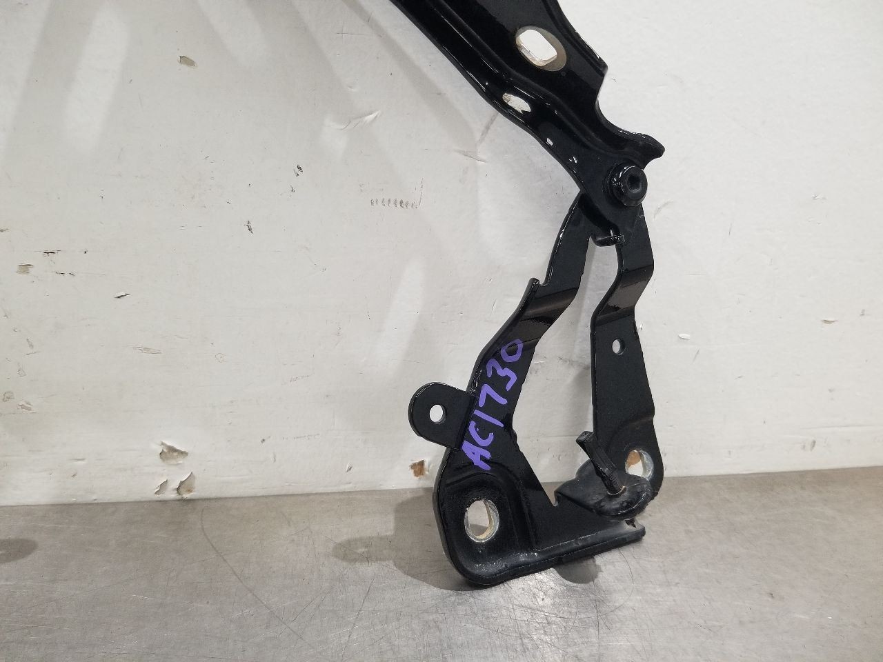 Bentley Bentayga Left, right Engine lid hinges Pair P/N 36A823301D