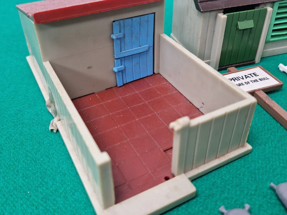 Lote de trabajo de 1:32 edificios agrícolas británicos cercas sacos cerdo peinado pollo gallinero sacos Foto 3 de 4