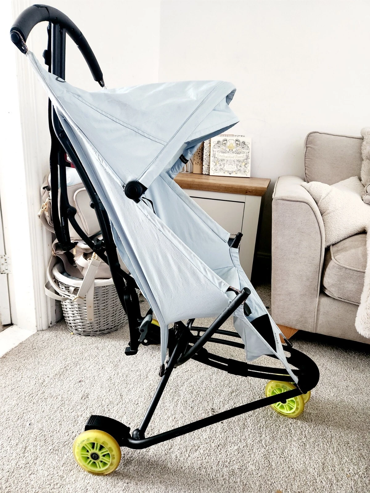 🩵Quinny Yezz Puschair Stroller Neon Frost With Storage Travel Bag Compact 🩵