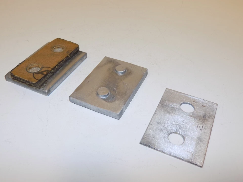 Juego de cuñas de aluminio gruesas; delgadas; papel trasero mono hoja soporte de resorte C4 Corvette Foto 2 de 4