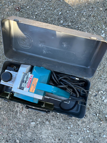 Makita Power planer Model 1100 - Picture 2 of 8