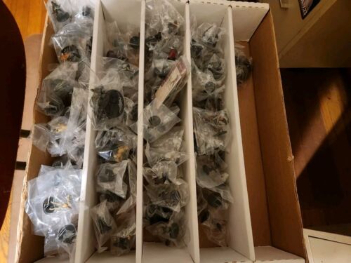 D&D Miniatures lot of 160 Opened and 111 Still In Plastic Common And Uncommons - Picture 4 of 6