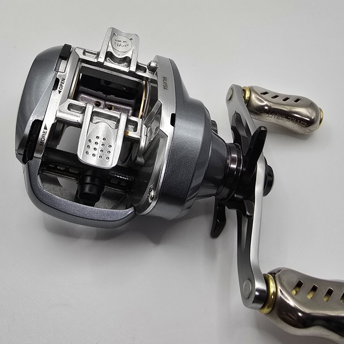 Moulinet Shimano Currado 200 - Baitcast, Poignée Droite - Occasion