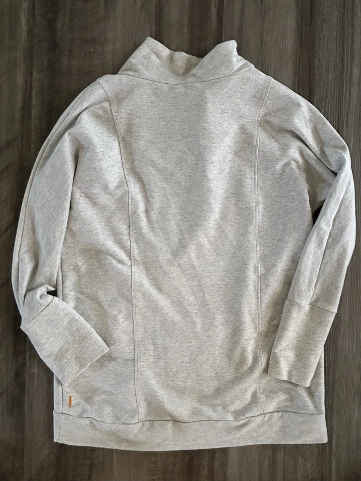 Sudadera para mujer Lucy mediana con cuello de capucha súper suave con bolsillo Foto 2 de 3