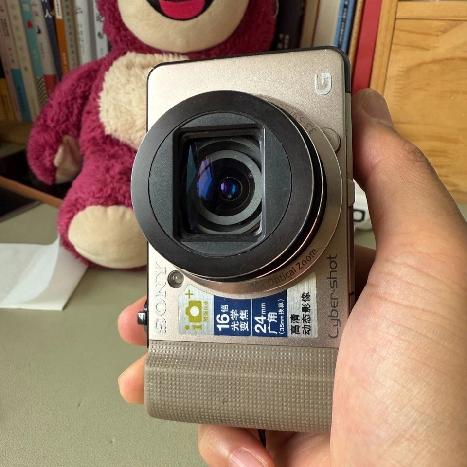 Цифровая камера Sony Cyber-shot DSC-HX9V/HX9 16-кратный оптический зум золото 80% новая - Изображение 2 из 4