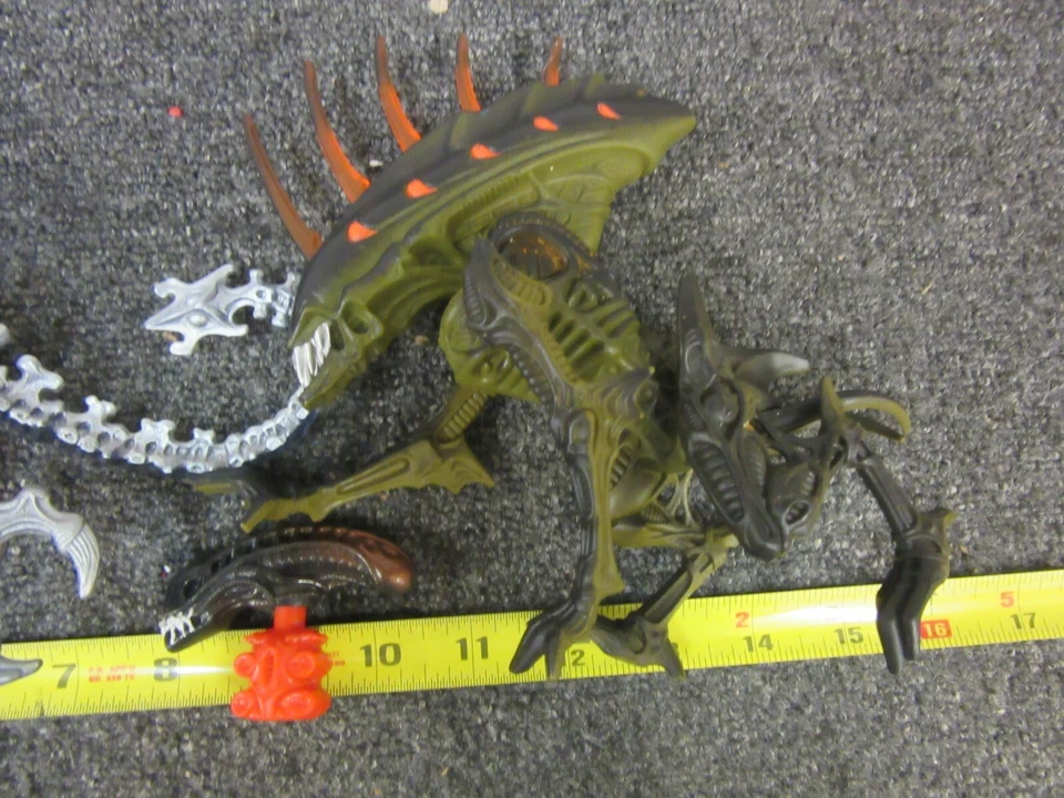 ALIENS figures Kenner Fox 1992 Blue Xenomorph Winged Flying Queen Boar Alien - Image 4 of 4