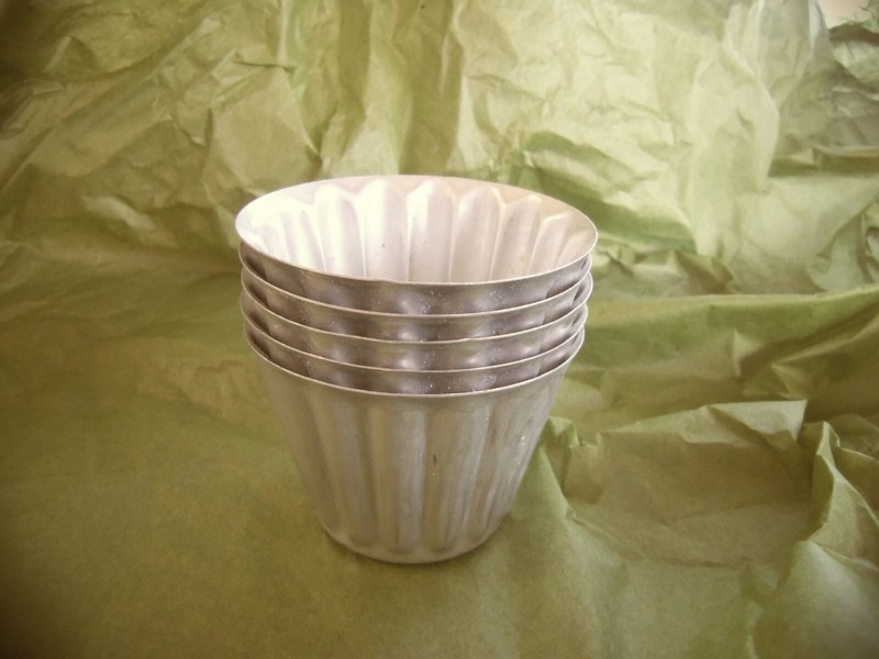 5 1960's Aluminum Fluted Baking Cups Tart Molds 2.5" Dia x 2" Tall