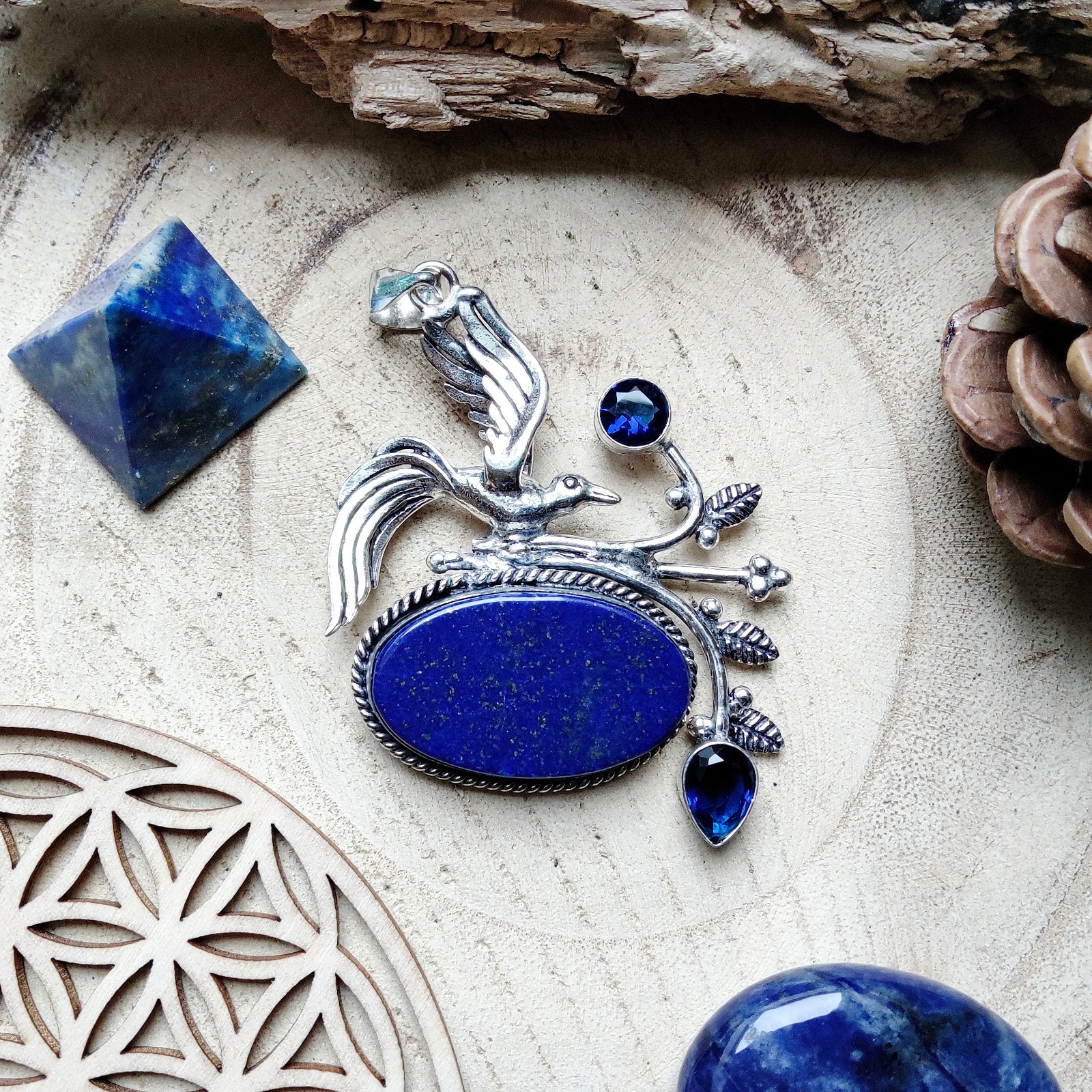 Pendentif bohème chic en argent bleu marine, collier lapis lazuli et tanzanite pour femme