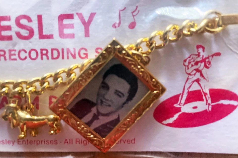 PULSERA ELVIS PRESLEY CHARM Tarjeta Original 1956 Como Nueva RARA Foto 2 de 4