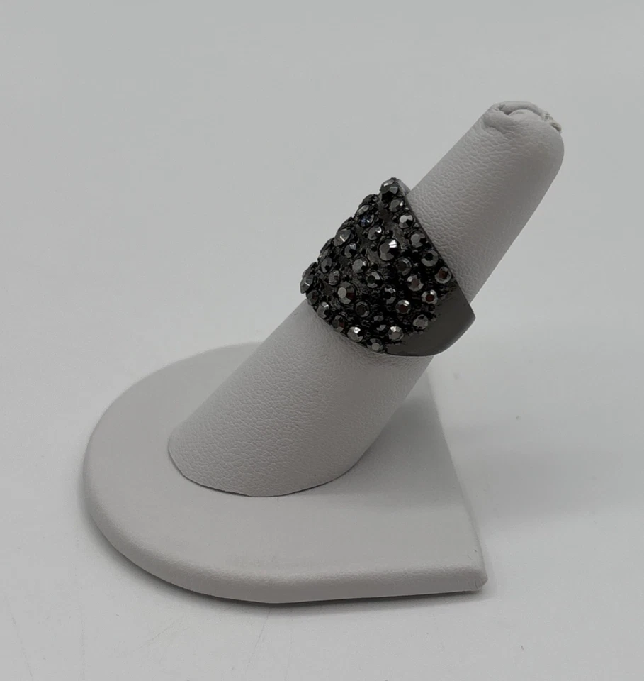 Anillo de cóctel con estrás negro piedra pavé abovedada filas horizontales talla 6,5 peltre Foto 2 de 4