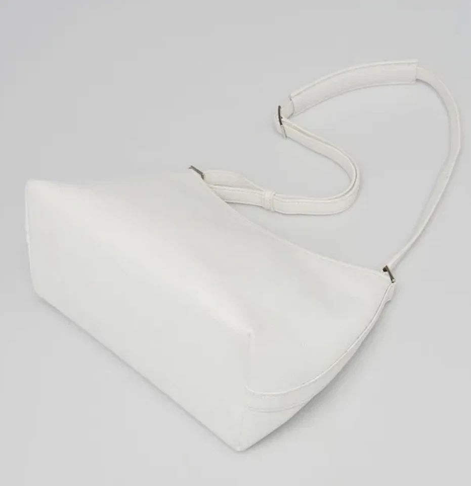 Hermes Berlingot 23 PM White Courchevel Leather Shoulder Bag Very Good Condition - Image 2 of 4