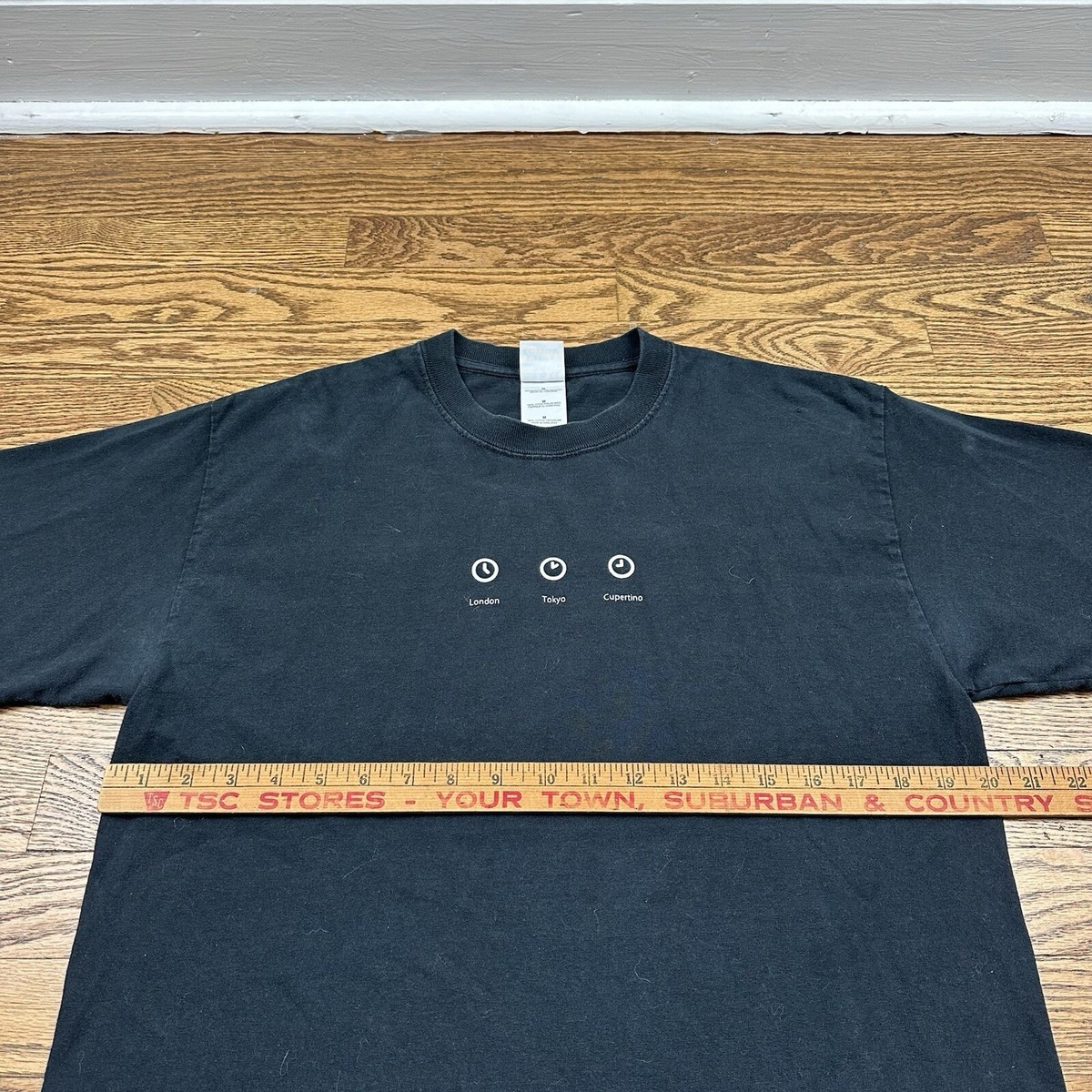 Vintage Y2K Apple Mac OS X Tiger Computer Software T-Shirt Men's