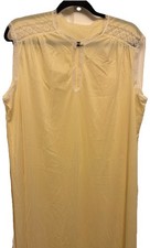 VTG Vanity Fair Butter Yellow Lace Trim Nightgown USA L Feminine Romantic Trad