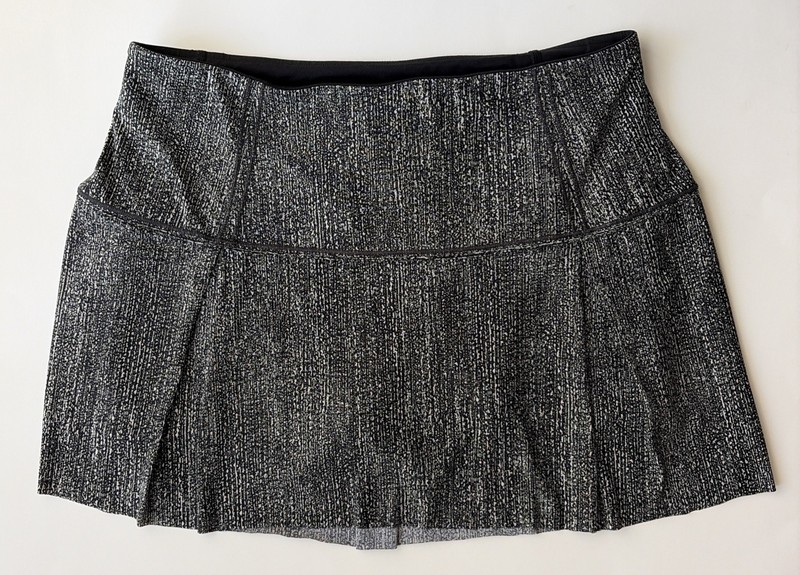 LULULEMON Women’s Lost In Pace Skort Air Time White Black Size 8 Reg EUC!