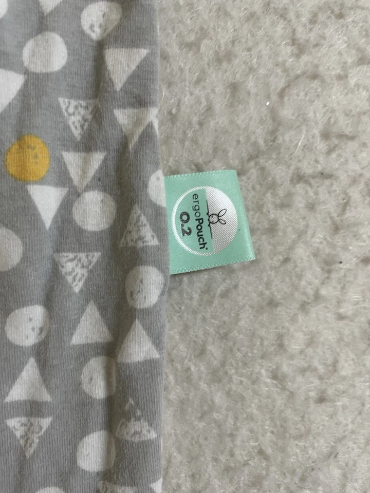 Ergopouch 0.2 Tog Sleeveless Cocoon Swaddle and Sleep Bag Newborn Grey Triangles - Image 3 of 4