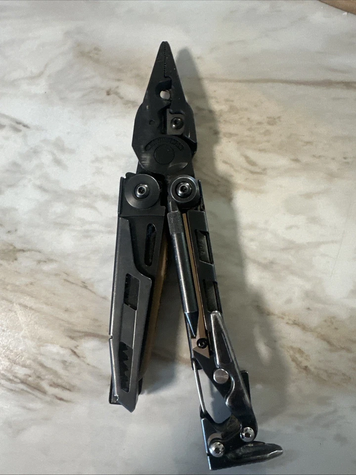 Leatherman MUT EOD Multi-Tool - Image 2 of 4