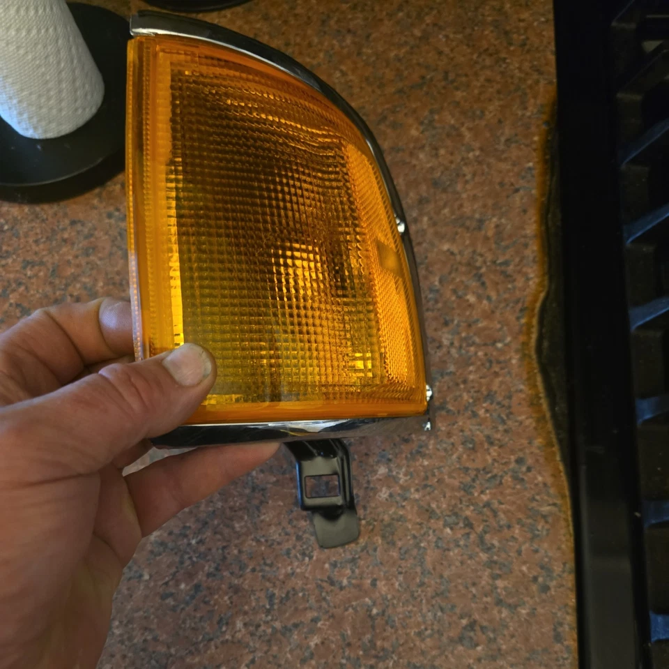 转角信号灯适用于 88-97 五十铃拾音器/91-97 Rodeo(黑色)左驱动器 — 第 3/4 张图片