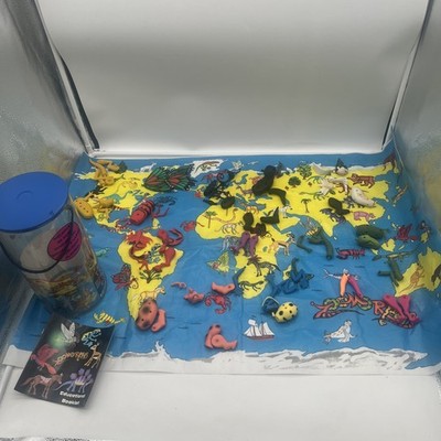 2007 Zoo Morphs Global Morphs W/ Map Booklet Case 64 Pieces Basement Smell