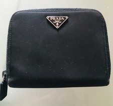 Prada Portafoglio  Donna in tessuto tecnico e saffiano