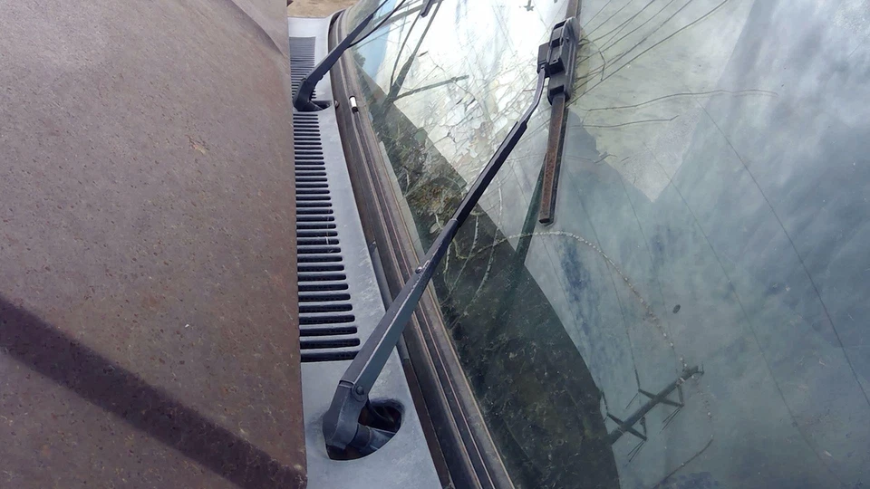 1985 86 Gmc Sierra K10 1500 Driver Left Windshield Wiper Arm Oem Blade 22111206 - Image 4 of 4