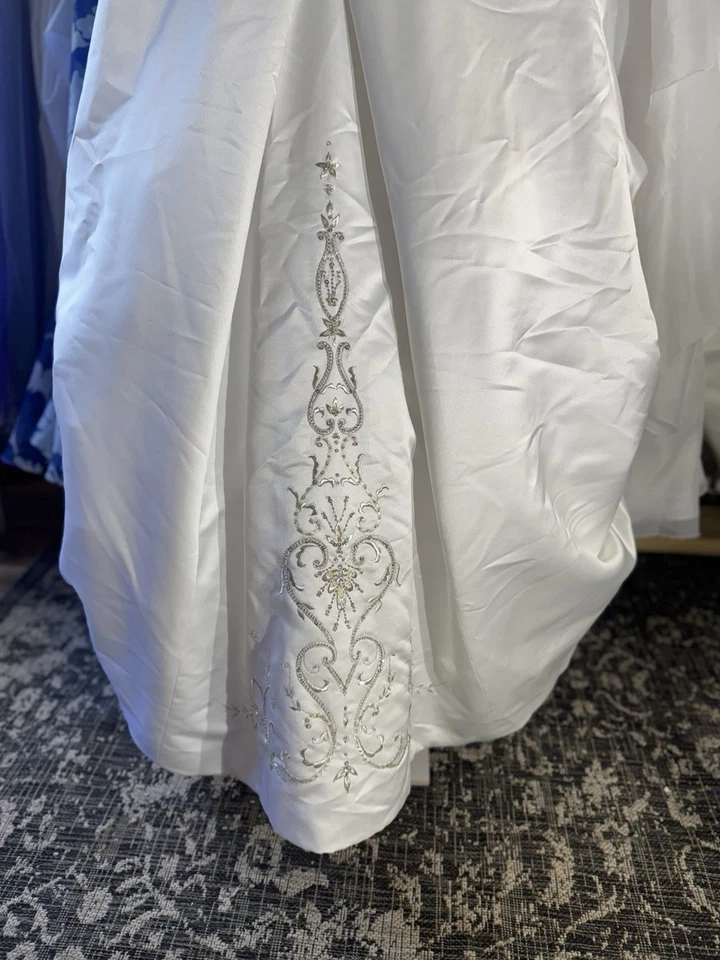 Vestido de noiva de cetim branco jasmim tamanho 8 com novo sem etiquetas - Imagem 3 de 4