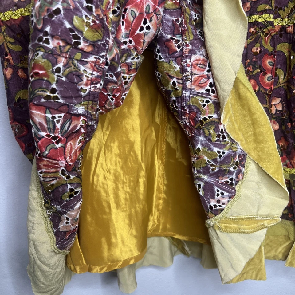 Falda Cynthia Steffe NUEVA CON ETIQUETAS FORRADA EN A CIRUELA FLORAL CON DETALLES DE OJALES HECHA EN EE. UU. - 14 Foto 4 de 4