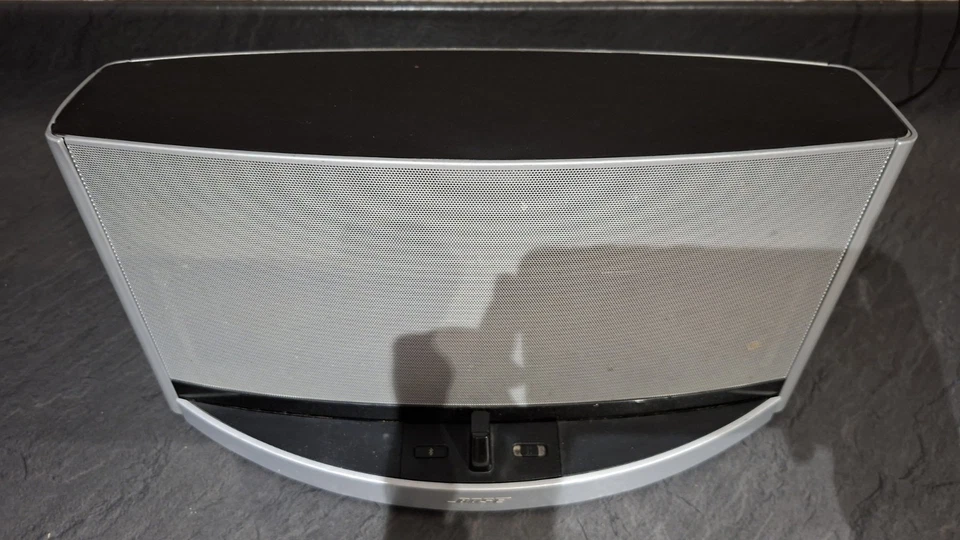 Bose Sounddock 10 Digital Music System With  Bluetooth Adapter. UNTESTED- BEEPS - Image 3 of 4