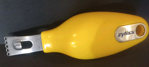 Zyliss Citrus Zester giallo brillante 2 in 1 strumento/gadget. Resistente. Ergonomico Ottime Condizioni - Foto 1 di 4