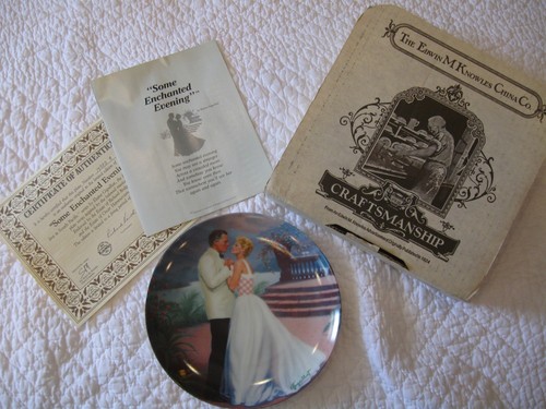 VINTAGE COLLECTOR PLATE "SOME ENCHANTED EVENING" SOUTH PACIFIC MIB 1987 KNOWLES - Picture 2 of 4