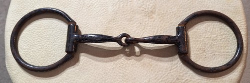 PRE-OWNED EGG BUTT SNAFFLE HORSE BIT 5" MOUTH COPPER INLAY