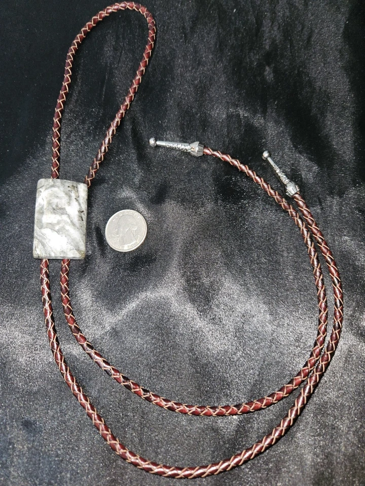 Hermosa corbata bolo de mineral de oro de pirita maciza Foto 2 de 3