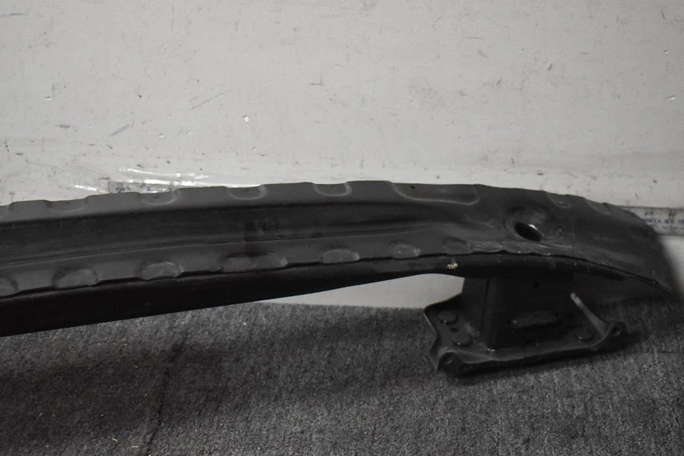 Mercedes Benz C63 AMG S 2015-2018 base barra de refuerzo trasera OEM de fábrica Foto 3 de 4