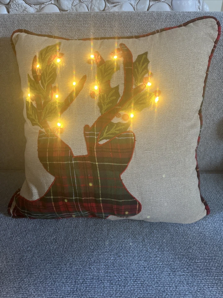 Pier One Imports Navidad Vacaciones 2 Cuadros Reno Batería Almohadas Iluminadas Foto 2 de 4