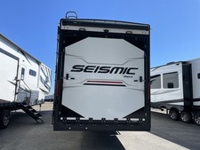 2025 Jayco Seismic 359