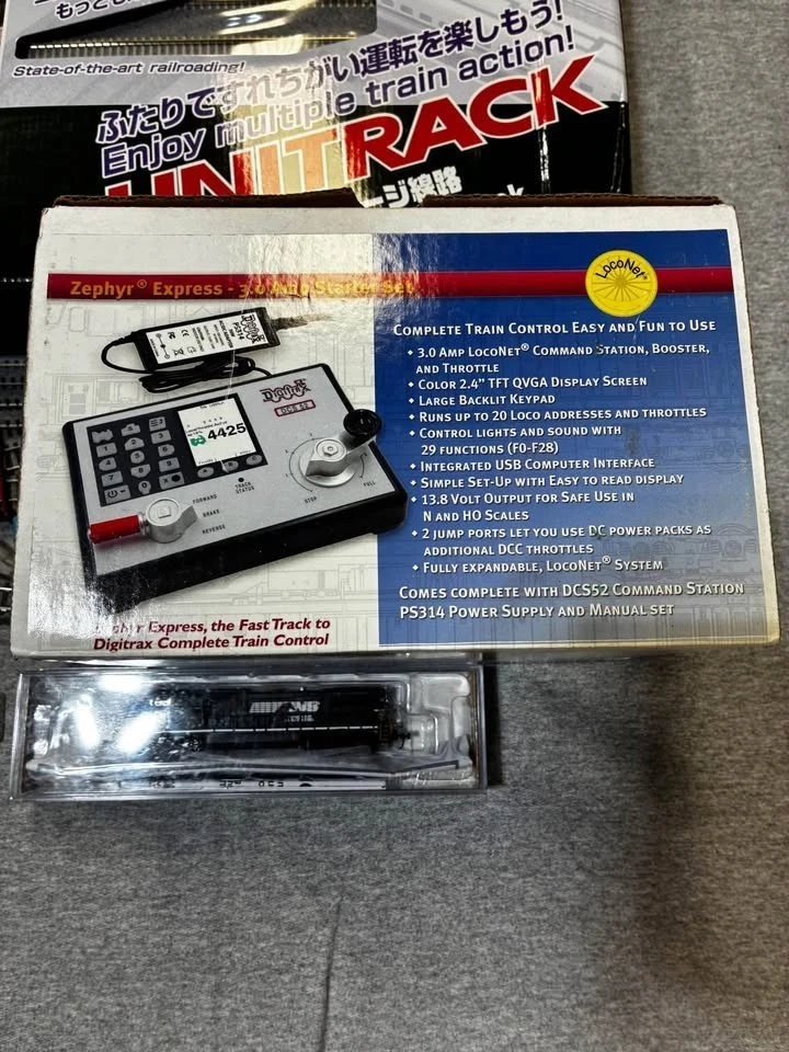 KATO / DIGITRAX DCC STARTER SET N SCALE - Image 2 of 4