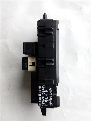 CAJA FUSIBLES Mitsubishi Space Star (DG0)(1999->) MR318828 Foto 3 de 3