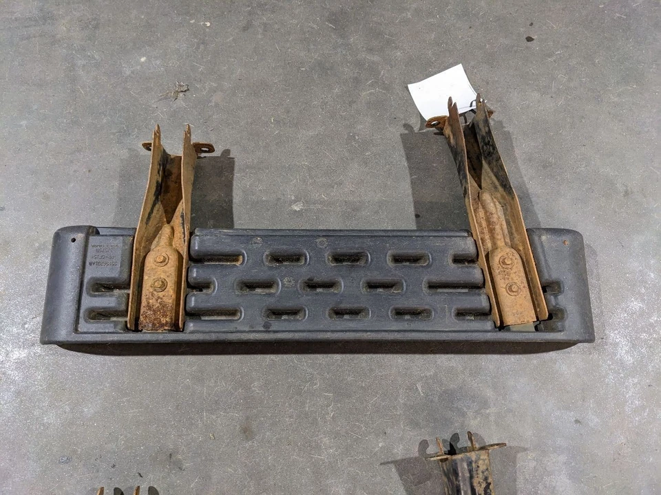 Factory Side Step Running Boards for 1997-2000 Jeep Wrangler Pair 1174060 - Image 3 of 4