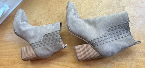 Nine West Womens 8.5 M Tan Beige Beata Suede Block Heel Ankle Boots New - Picture 4 of 11
