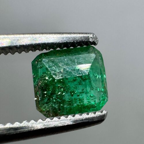 0.55 Carat Beautiful Natural Green Emerald Cut Gemstone Combined With Pyrite - Picture 12 of 16
