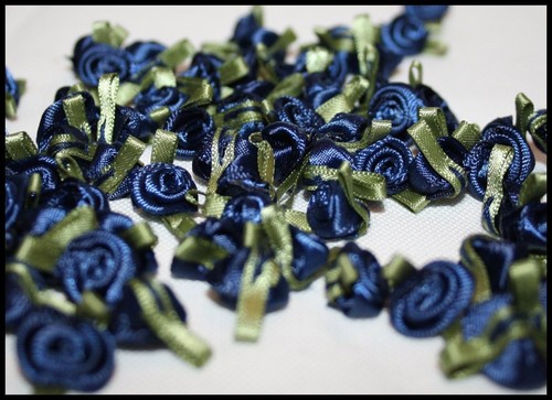 SMALL MINI SATIN ROSE BUDS FLOWERS 27 COLOURS GREEN LEAVES FOR APPLIQUE CRAFT - Picture 24 of 103