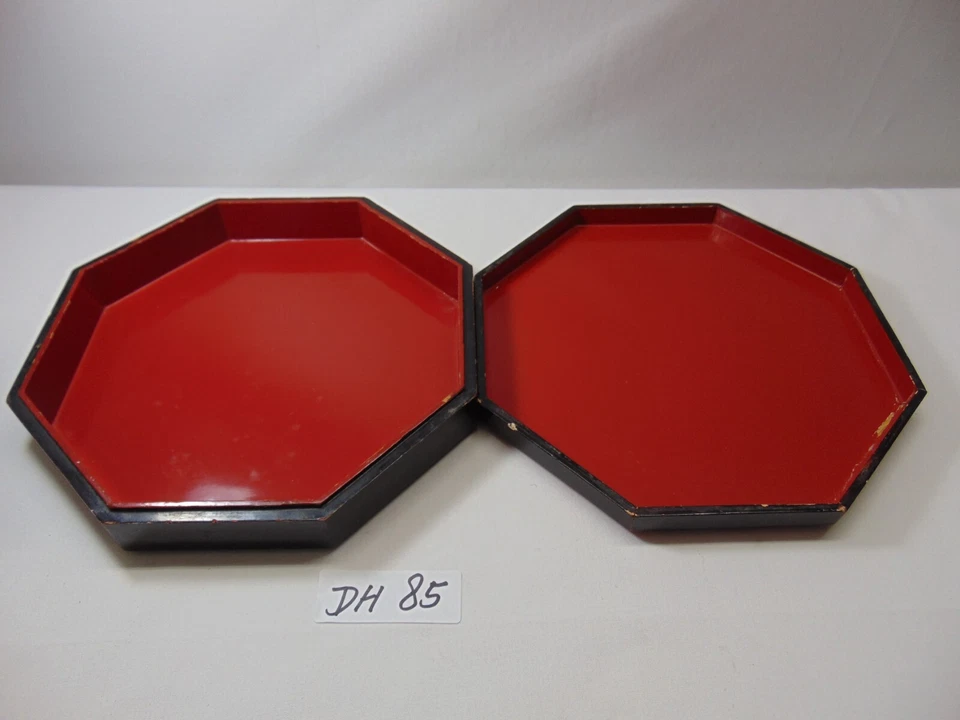 Caja de madera japonesa de laca roja y negra con incrustaciones de madreperla octágono vintage Foto 3 de 4