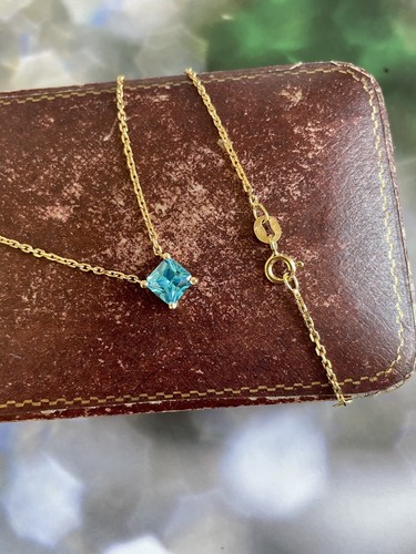 18ct Yellow Gold Princess Cut Blue Topaz Pendant & Chain Necklace Gift - Picture 3 of 5