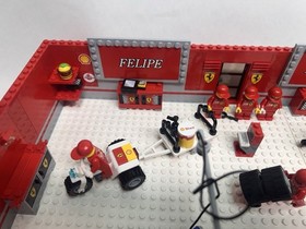 Lego 8144 Racers Ferrari 248 F1 team (Schumacher Edition ) Complete