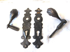 Zabytkowe duże okucia drzwiowe z uchwytami 18/19 w.