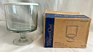 Pampered Chef Glass Trifle Dish With Stand And Lid 2832