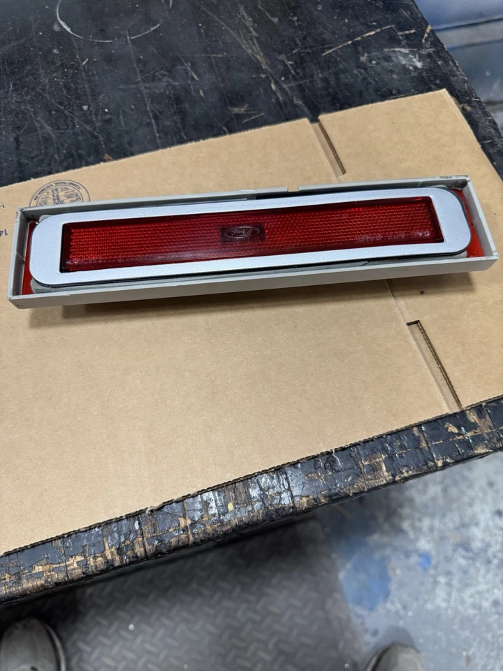 Lincoln Mark VII 1984-1992 luz marcadora lateral trasera bisel plateado conductor izquierdo Foto 3 de 4