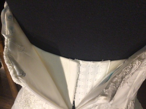 Blue By Enzoani Evadale Strapless Wedding Gown Dress Ruffled Skirt Size 10 EXC - Picture 8 of 17