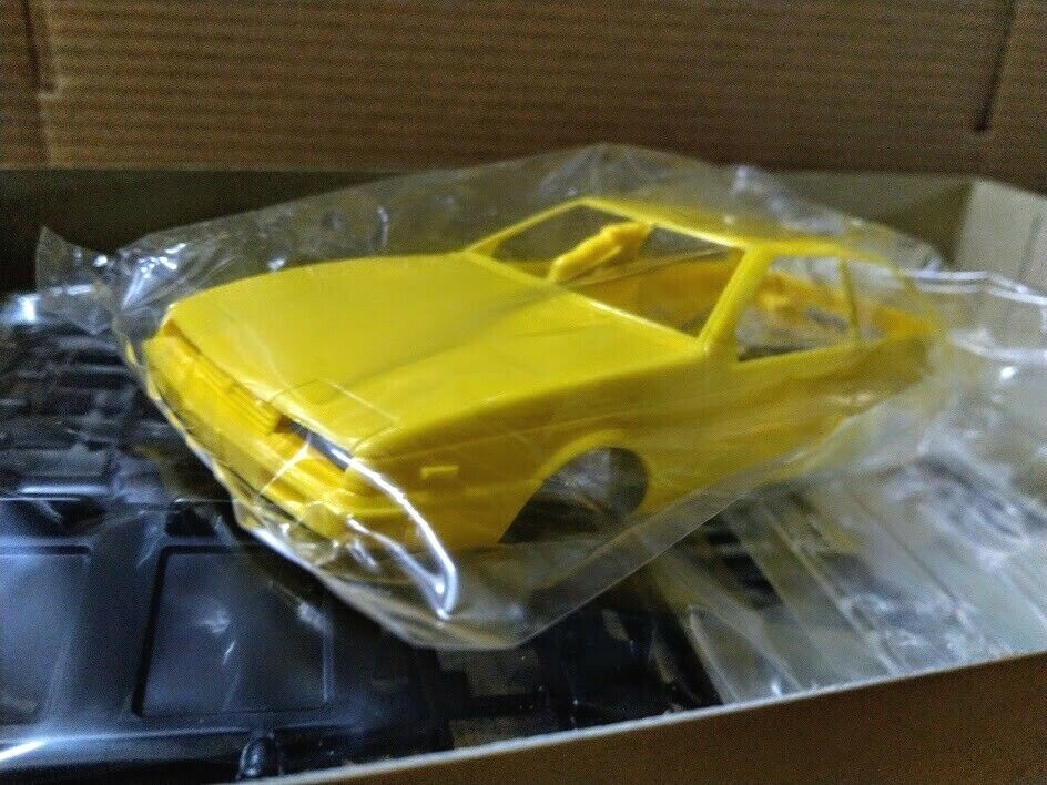 Aoshima 1:24 scale plastic model - Mecha-Doc Classic Isuzu