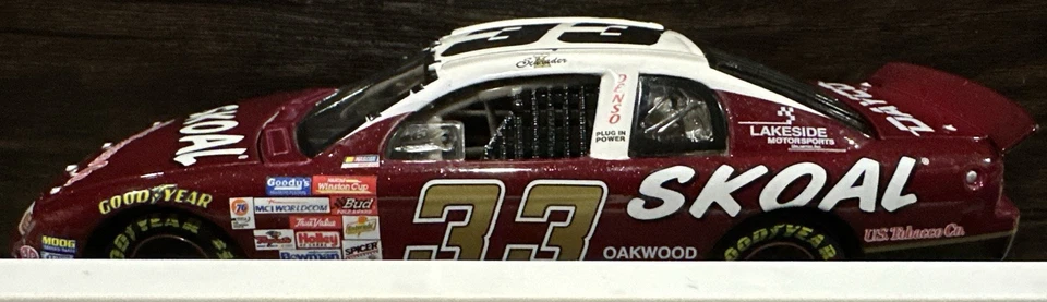 Ken Schrader 1999 rojo #33 Skoal Chevrolet Monte Carlo 1/24 acción Nascar diecast Foto 4 de 4